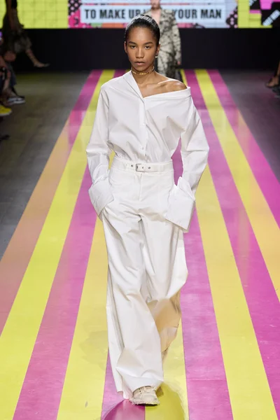 Look 12
